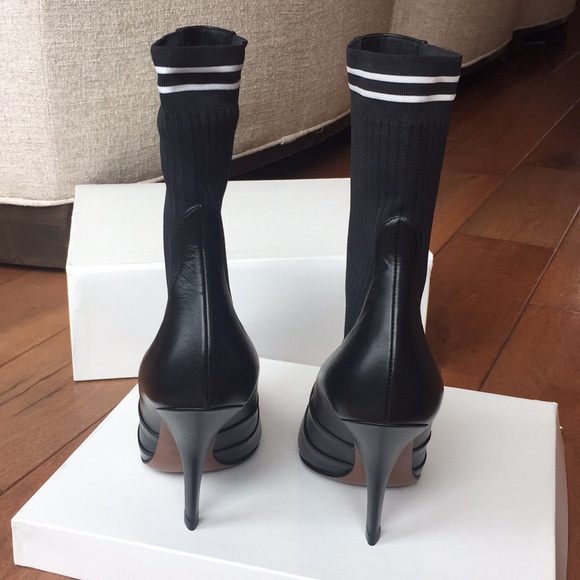 ——SOLD —-FENDI ankle Boots - Picture 4 of 7